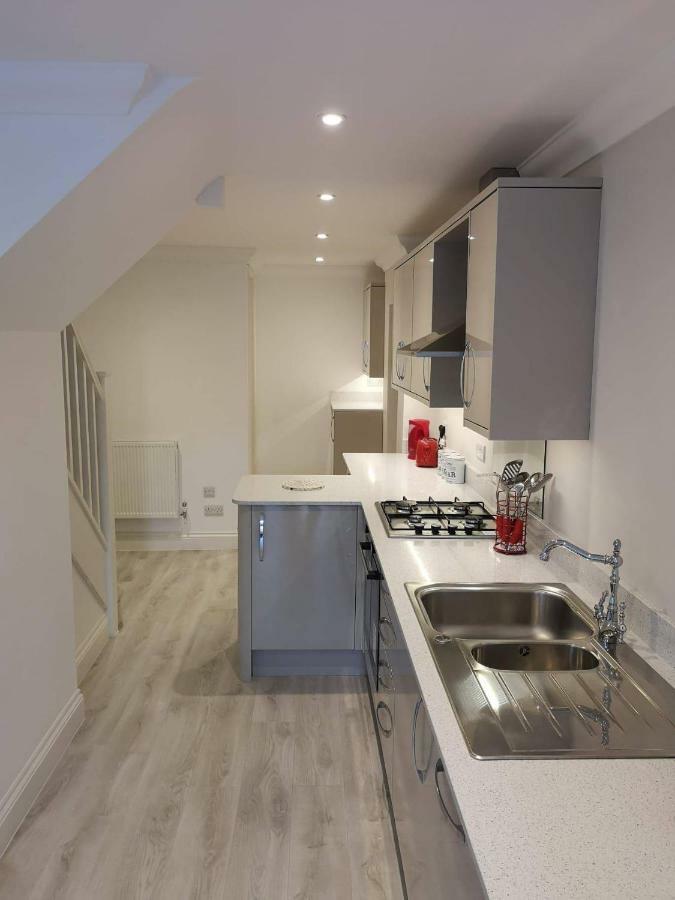 Guildford Town House Villa Buitenkant foto